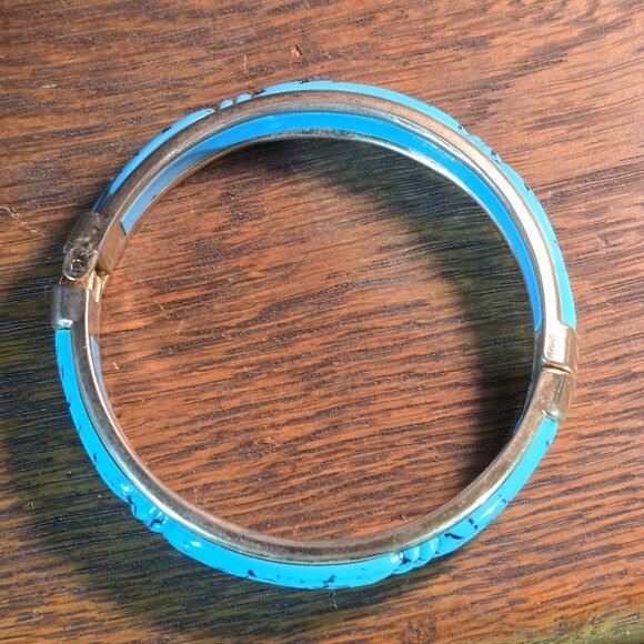 Vintage faux turquoise clamper hinge bangle bracelet. (goldtone hardware) - Picture 8 of 8